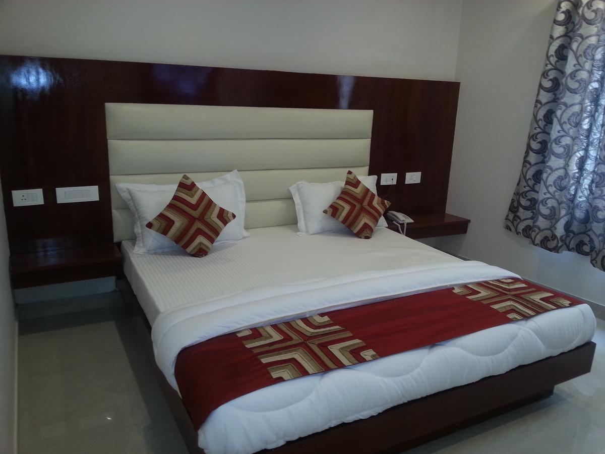 Hotel Sapphire 뉴델리 외부 사진