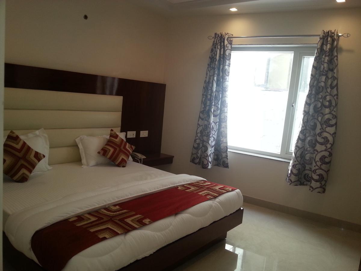 Hotel Sapphire 뉴델리 외부 사진