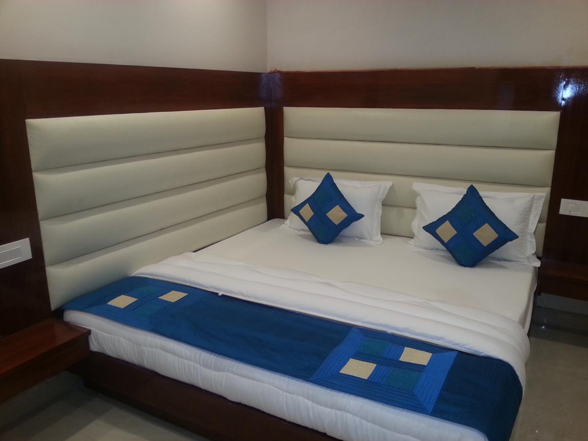 Hotel Sapphire 뉴델리 외부 사진