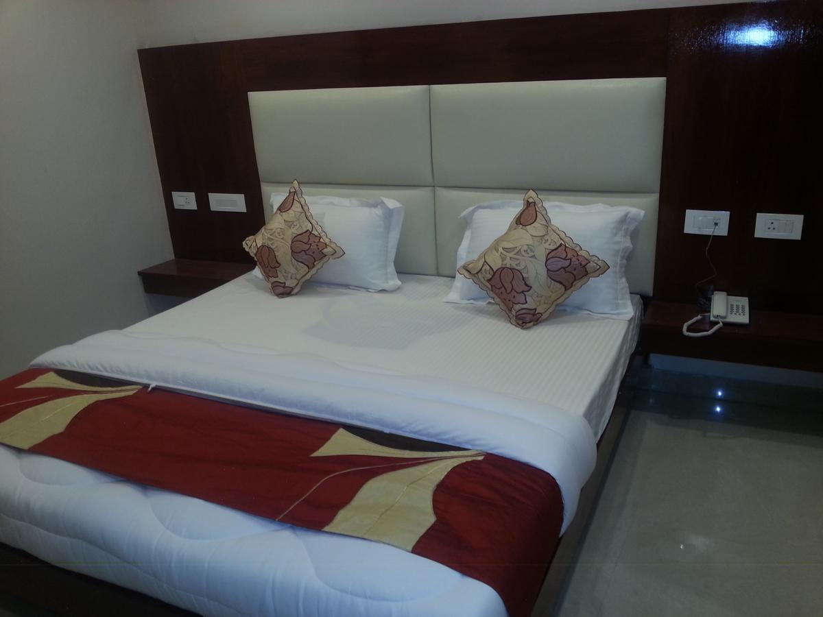 Hotel Sapphire 뉴델리 외부 사진