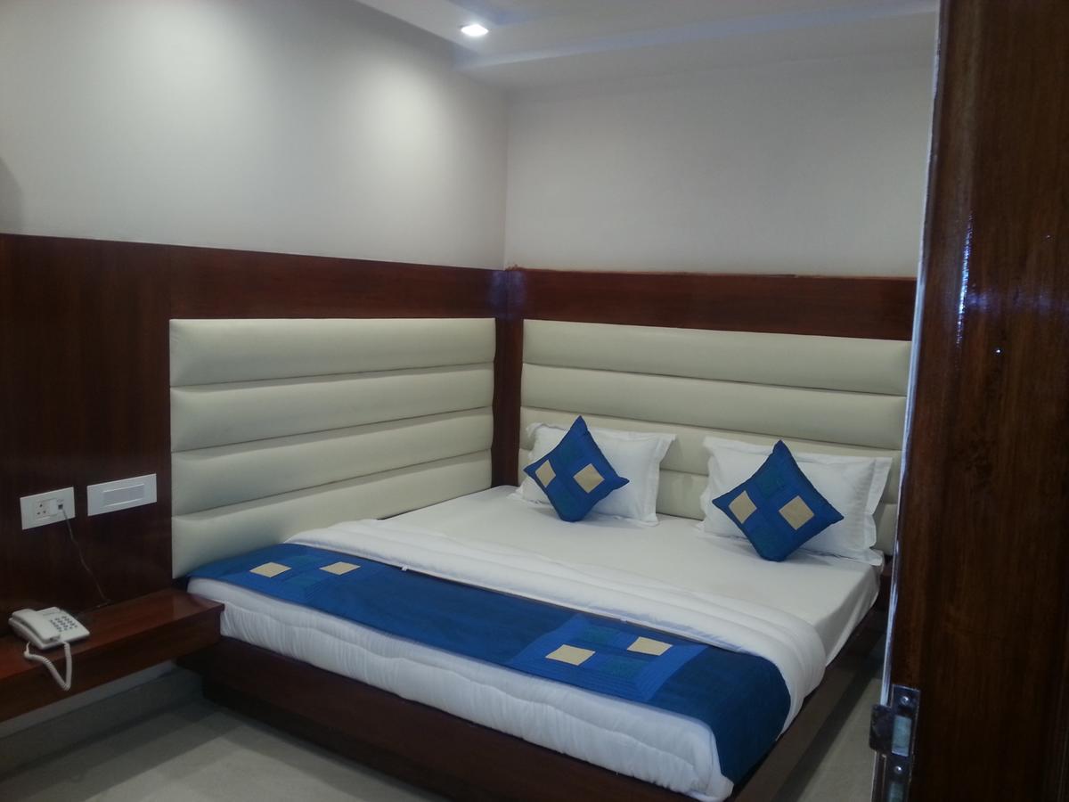 Hotel Sapphire 뉴델리 외부 사진